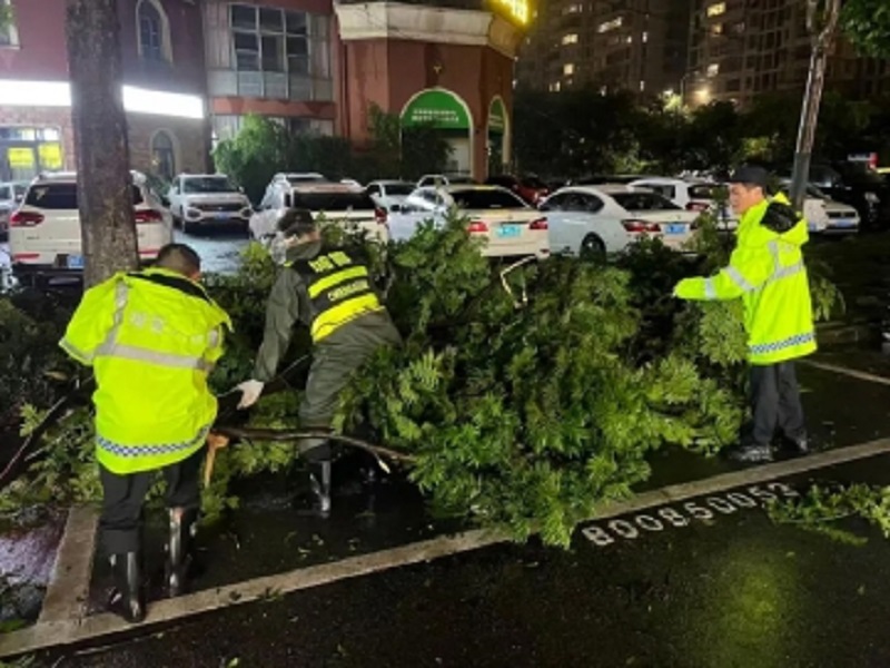 风雨同舟人民至上